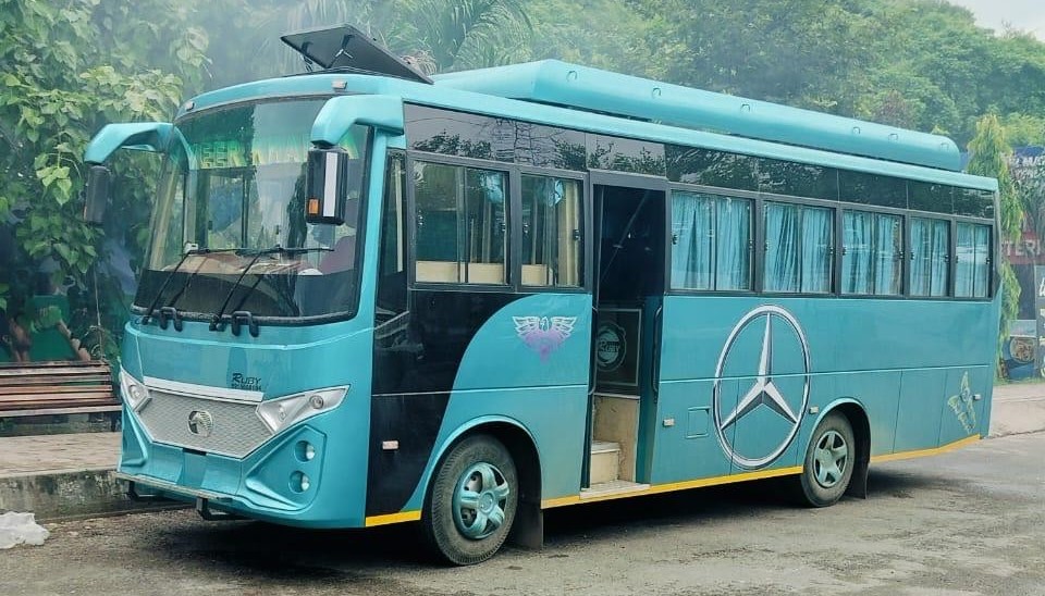27 Seater | Bus