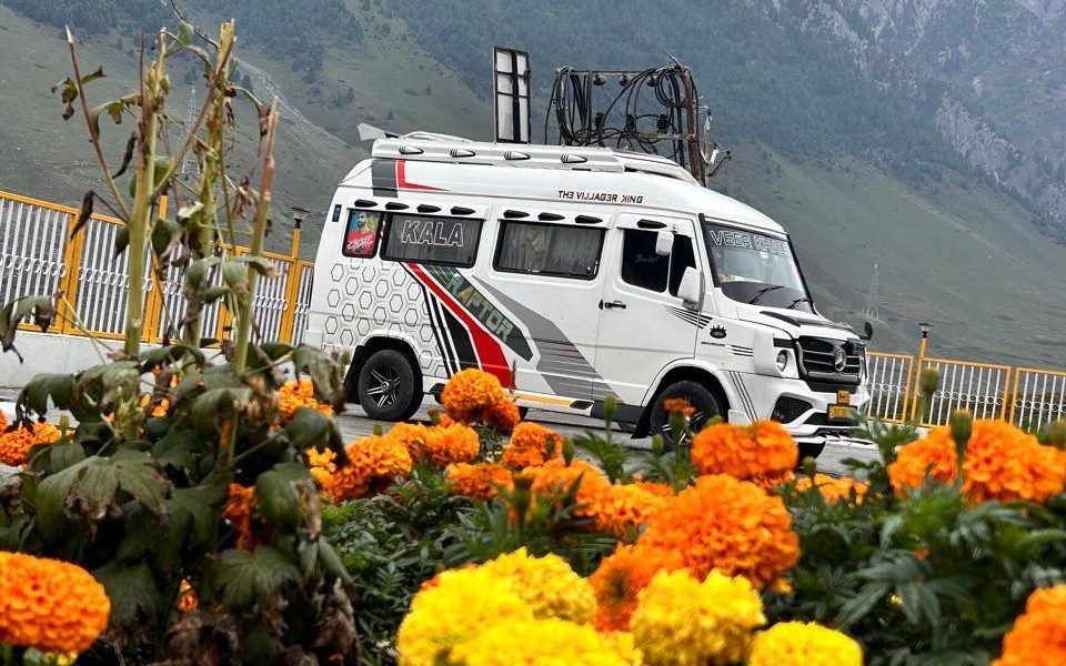 12 Seater | Force